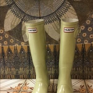 Hunter Rainboots in Khaki
